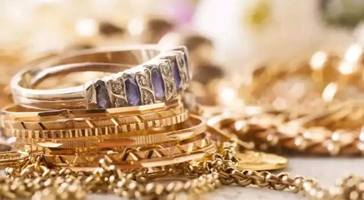 Gold price touched Rs 70,000 mark