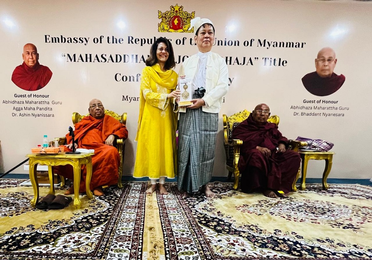 Dr. Rashmi Saluja acknowledged with International Buddha Peace Award for peace advocacy