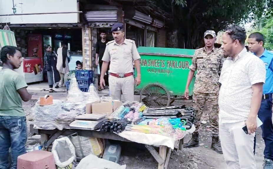 Police administration runs drive to keep Rajganj market free from encroachment