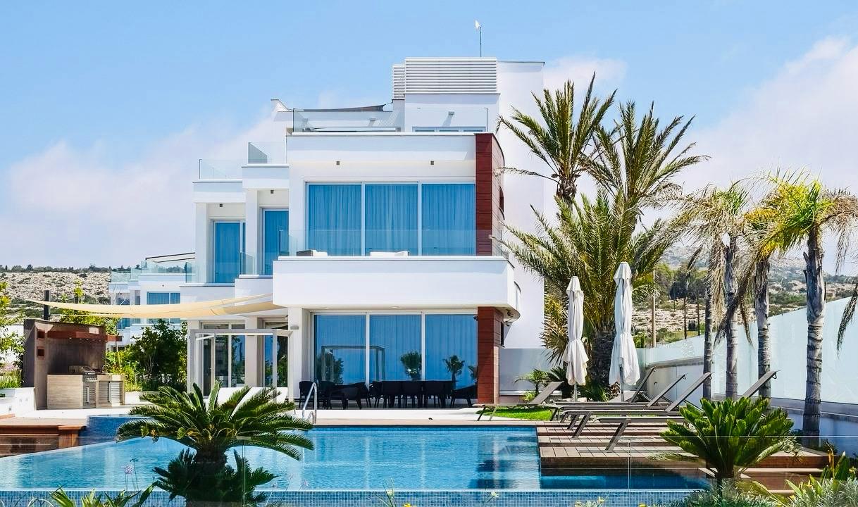 Luxury home sales in Bengaluru jump 59 percent to Rs 1,000 crore in FY25