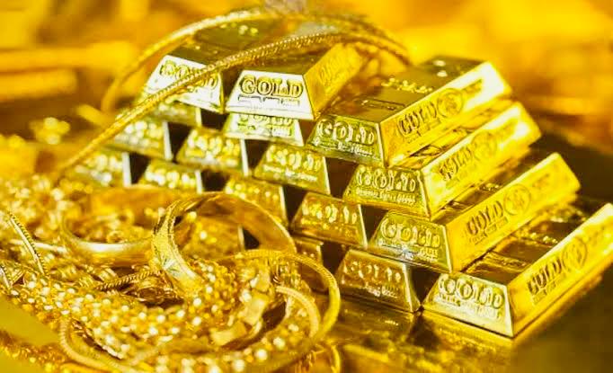 Gold prices fall: Futures prices downgrade by Rs 1,075