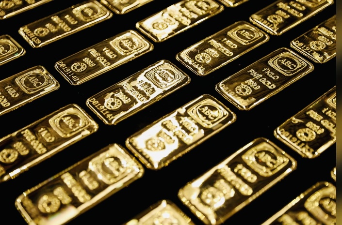 Gold prices jump record highs amid rupee depreciation