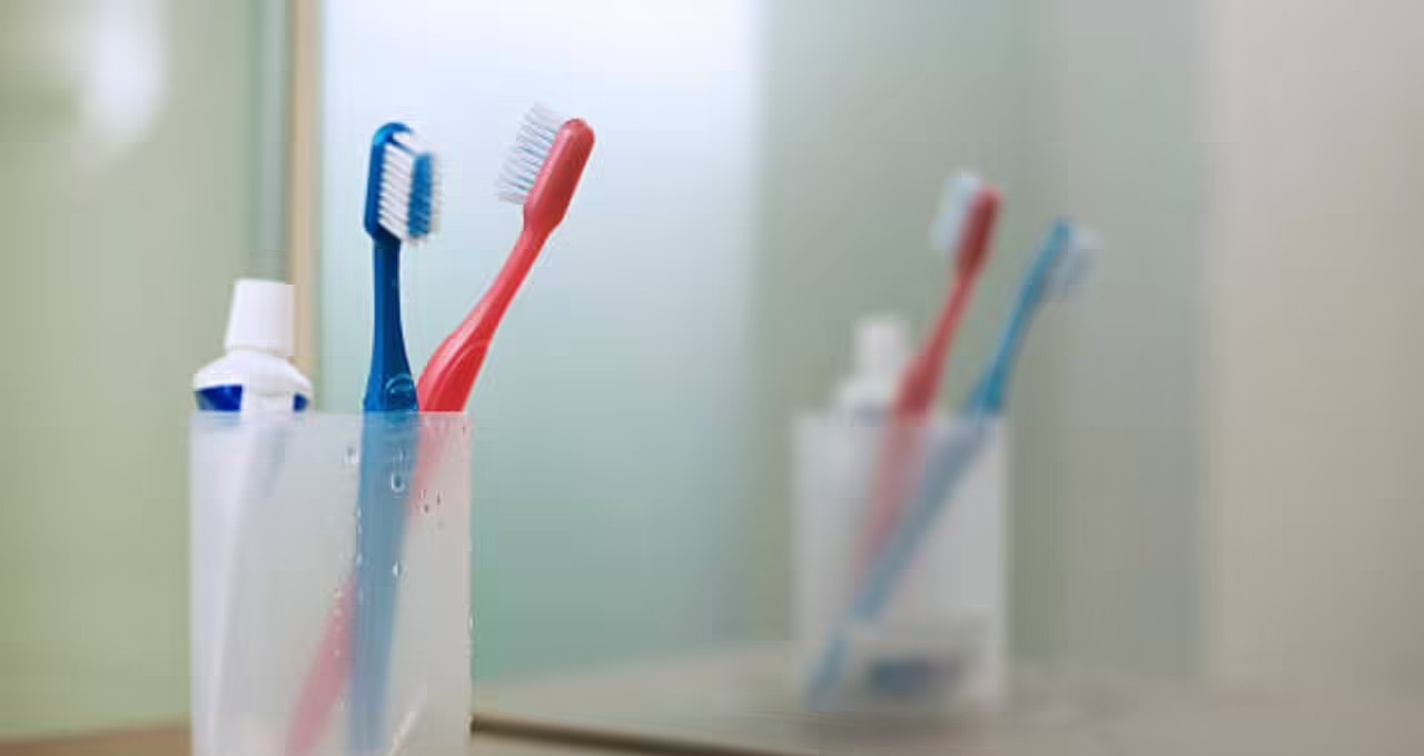 Research shows toothbrushes can harbor over 10 million microbes