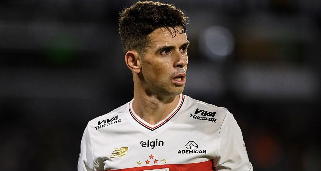 Brazilian Football Star Oscar Announces Retirement